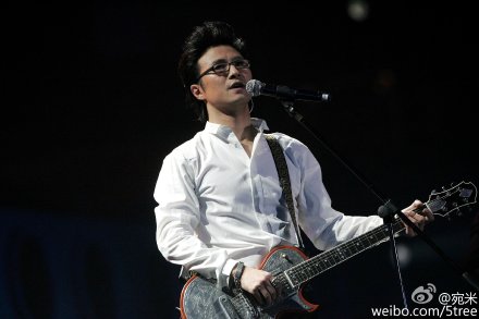 #汪峰##像梦一样自由 -汪峰# 汪峰海报包邮共8张每张28cmχ40cm 部分地区免邮