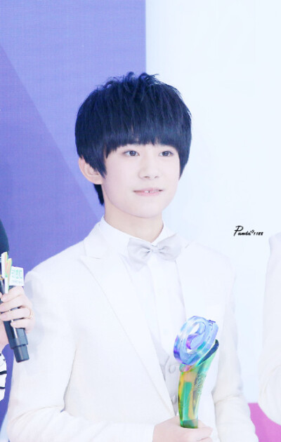 #易烊千玺##tfboys易烊千玺#本来是不想修的，但是太想wuli千宝了，就把旧图又翻出来了～