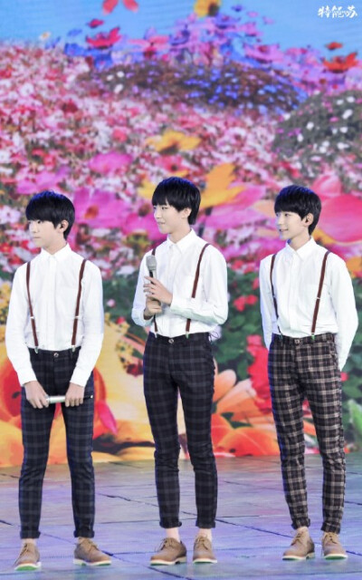 那个时代 有年轻的他们 这个时代 有最好的你们 我们@TFBOYS-王俊凯 @TFBOYS-王源 @TFBOYS-易烊千玺 在一起O网页链接