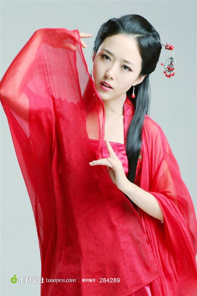 颜丹晨气质古典美女 蝴蝶很美，终究蝴蝶飞不过沧海。