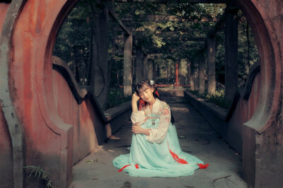 清纯古装美少女灵儿图片 尘缘从来都如水，罕须泪，何尽一生情？莫多情，情伤己。