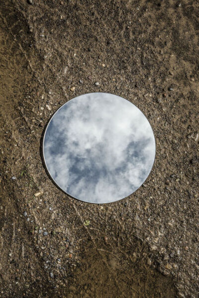镜花水月 瑞士摄影师Sebastian Magnani利用镜像做出多维度的视觉效果