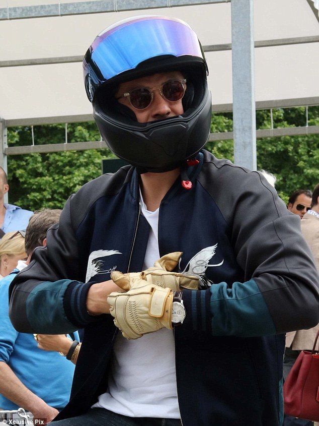 #pap2015#5月24日，意大利Concorso d’Eleganza Villa d’Este车展现场，#OrlandoBloom#驾驶起他的定制版BMW S1000R，第一张来自BMW官推，其他的转自orlandoland。