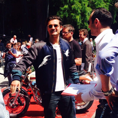 #pap2015#5月24日，意大利Concorso d’Eleganza Villa d’Este车展现场，#OrlandoBloom#驾驶起他的定制版BMW S1000R，第一张来自BMW官推，其他的转自orlandoland。