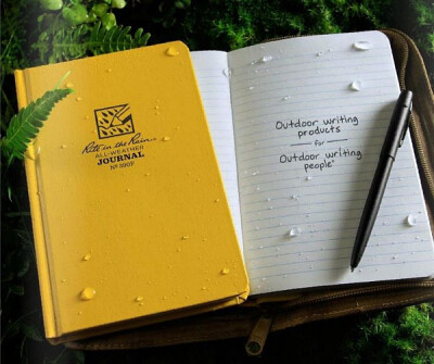 All Weather Travel Journal By Rite in the Rain 可以在雨里使用的笔记本……野外神器，针对需要野外记录的探险者设计，防雨纸拥有专利。