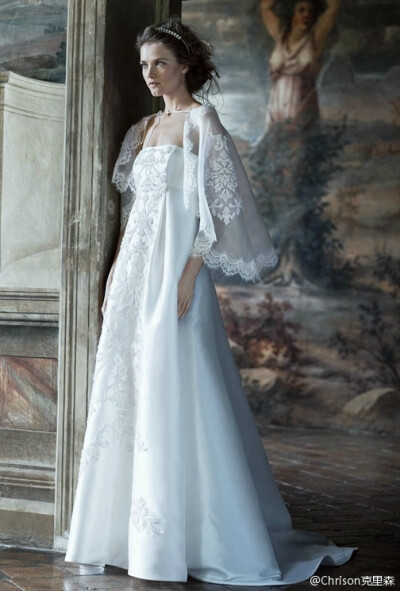 意大利仙女牌Alberta Ferreti的婚纱系列有个很美的名字：Forever，象征着永远的婚姻和伴侣。以下是Alberta Ferreti的2016婚纱系列Lookbook
