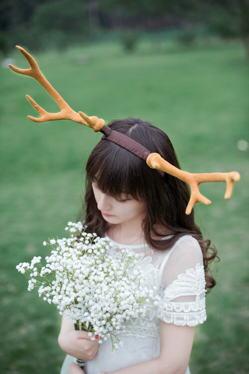 当指尖划过流年的时候，你成为我生命里的暖。心若动，念己成行，遇见，让如诗如画的流年，有了隽永的味道，就像风会记得一朵花的香，雨会记得一片绿叶的清新，这世上，总有些东西，愈久沉香，永远不会老却。回眸，浅浅一笑，是清欢，亦是美好。