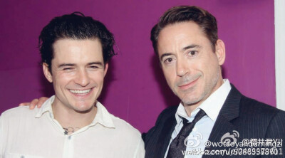 #Robert Downey Jr##Orlando Bloom#前两天唐尼生日，朋友发了这组旧图给我，说这组图叫萝卜开花[笑cry]，开花180，所以我们萝卜肯定180+，有图有真相[doge]PS图片出处见水印