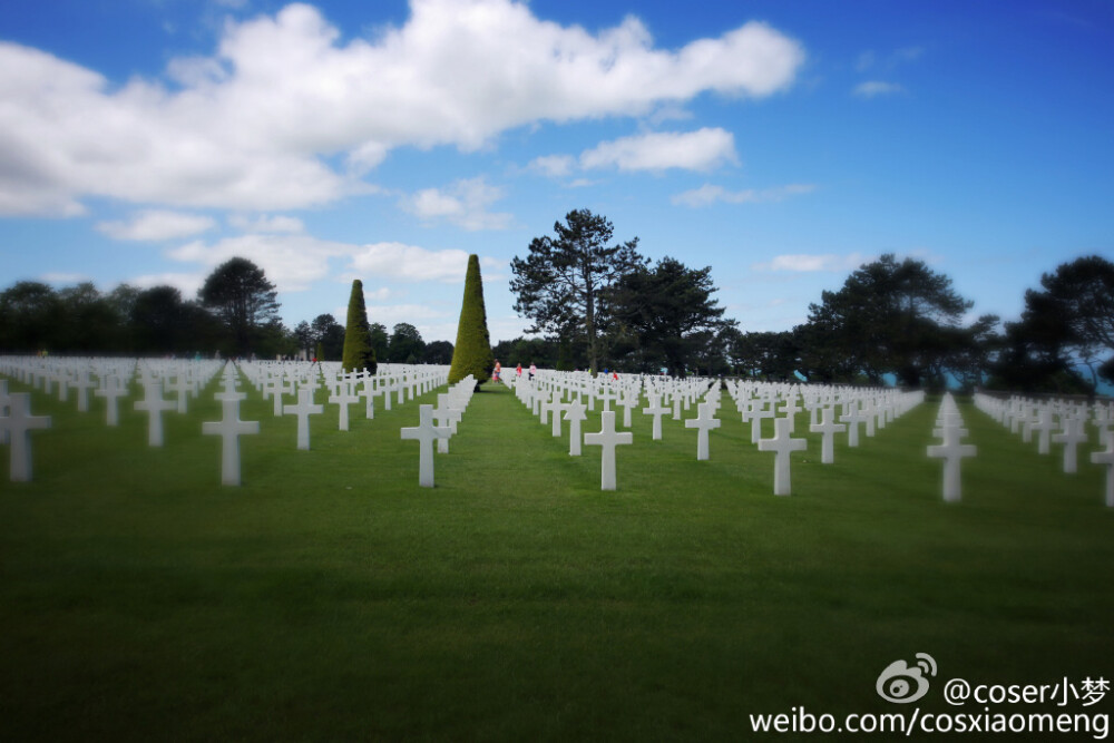 今天是6月6日，诺曼底登陆日，为了在今天来到海边的美军墓地，我这次放弃了法国南部的熏衣草田。为了亲眼一见诺曼底海滩现场。