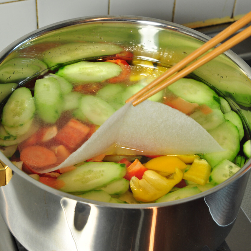 日本进口厨房用吸油膜食物去脂吸油纸煲汤吸油纸烹饪吸油垫12片装