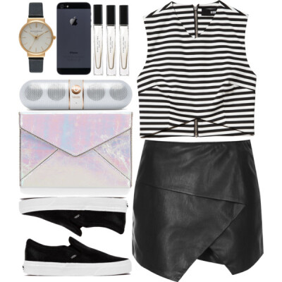 A fashion look from March 2015 featuring crop top, black skirt and black shoes. Browse and shop related looks.