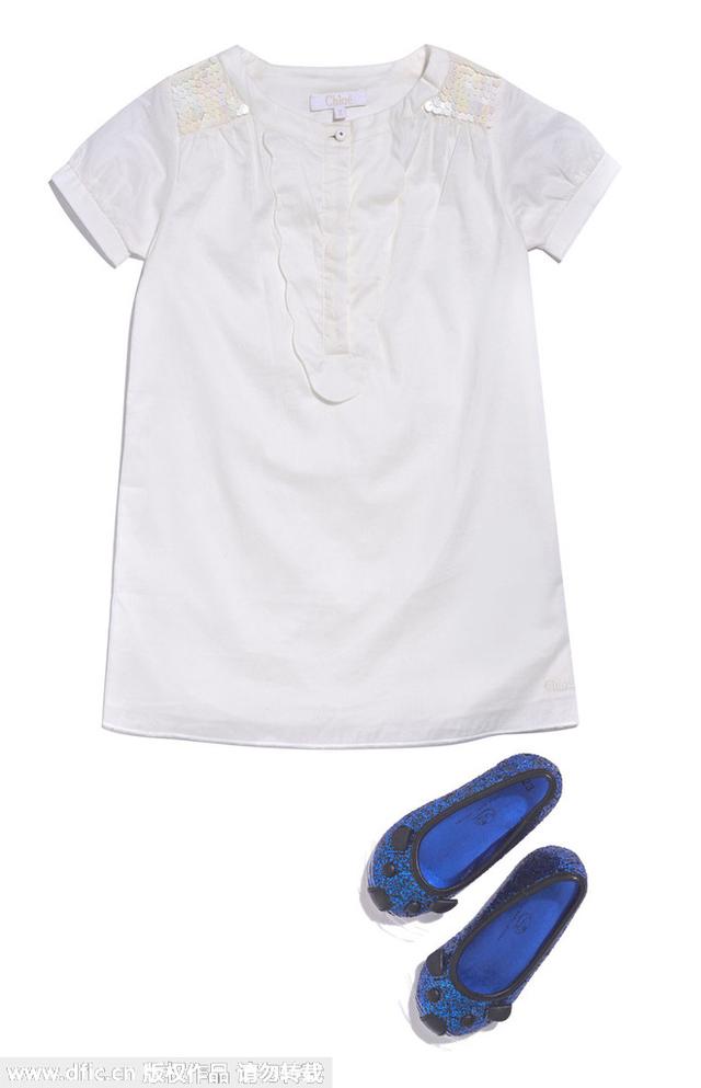 近日，维多利亚-贝克汉姆（Victoria Beckham）将女儿小七的多套衣服捐赠给“时尚(微博)拯救生命”慈善拍卖，用于救助需要帮助的儿童。公主衣橱大公开，而我们有幸能学习一下Harper的搭配法则。萌爸萌妈们来学习一下小七的穿搭经，让自己的萌娃也穿出公主范儿！