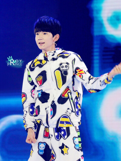 【王源 央视六一晚会录制】【ROYPRINCE】是个爱豆了。@TFBOYS-王源 cr：@王源小王子站_ROYPRINCE