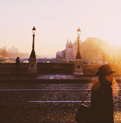 博主用手机拍摄的梦巴黎，有一种静谧的美感～ins：evenskild