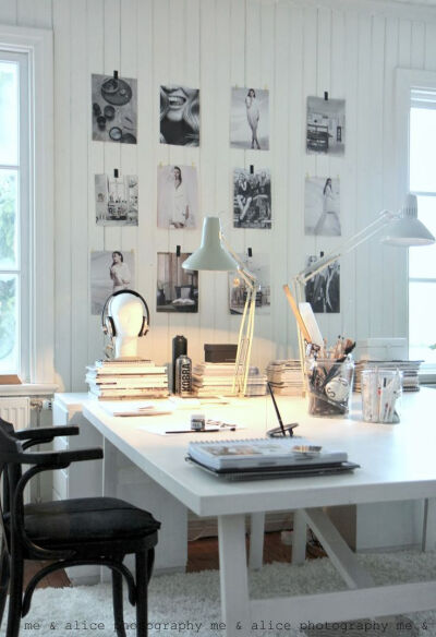 art display + white work space