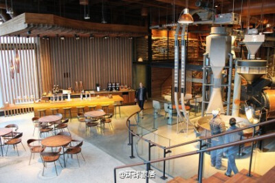 复古工业风格的星巴克咖啡店。这个位于美国的15000平方英尺的Willy Wonka 厂房是全世界最大的星巴克咖啡店！
