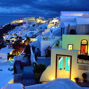 夜幕下的圣托里尼，美到窒息