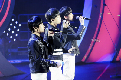 TFBOYS 2015音乐V榜年度盛典