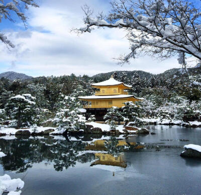 雪中京都金阁寺