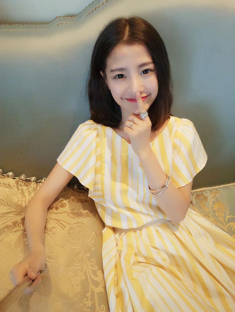 大喜自制过目不忘巨好看黄色条纹上衣加半裙它们是一套超划算