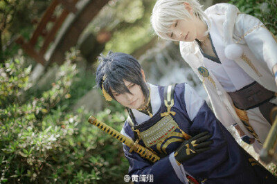 #刀剑乱舞# COS 三日月宗近@乐乐SORA 鹤丸国永 原po 三日鹤有審神@桐绘_ 和泉守兼定@NaGi_Hiromu (日本) へし切長谷部@USAKOASCE (日本) 摄影@传闻中的金少_古越ACG @按快门的猫叔叔 @鬼才_邪少 文案THX@明石…