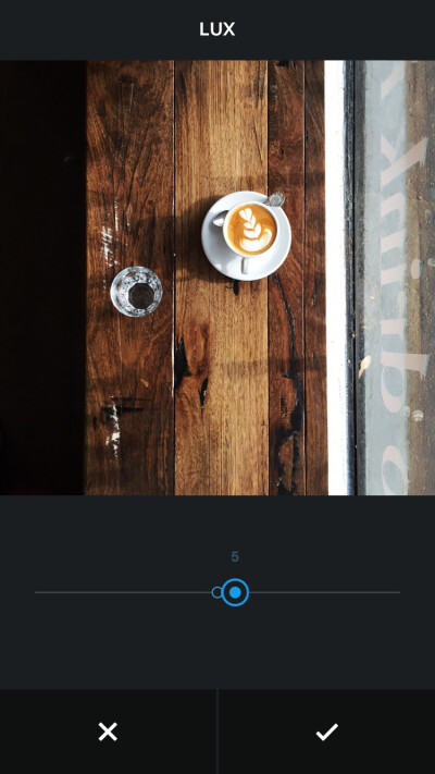 接著調整「LUX」 這項功能和HDR一樣。 不需太多，「+5」