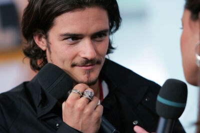 上传于 6月25日 22:41 来自 微博 weibo.com #36525 days of Orlando Bloom#[262/36525]单边酒窝？#Orlando Bloom#