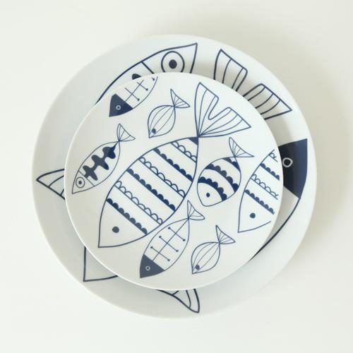 爱味食器鱼手绘西餐盘象形小鱼图案陶瓷餐具370g750g