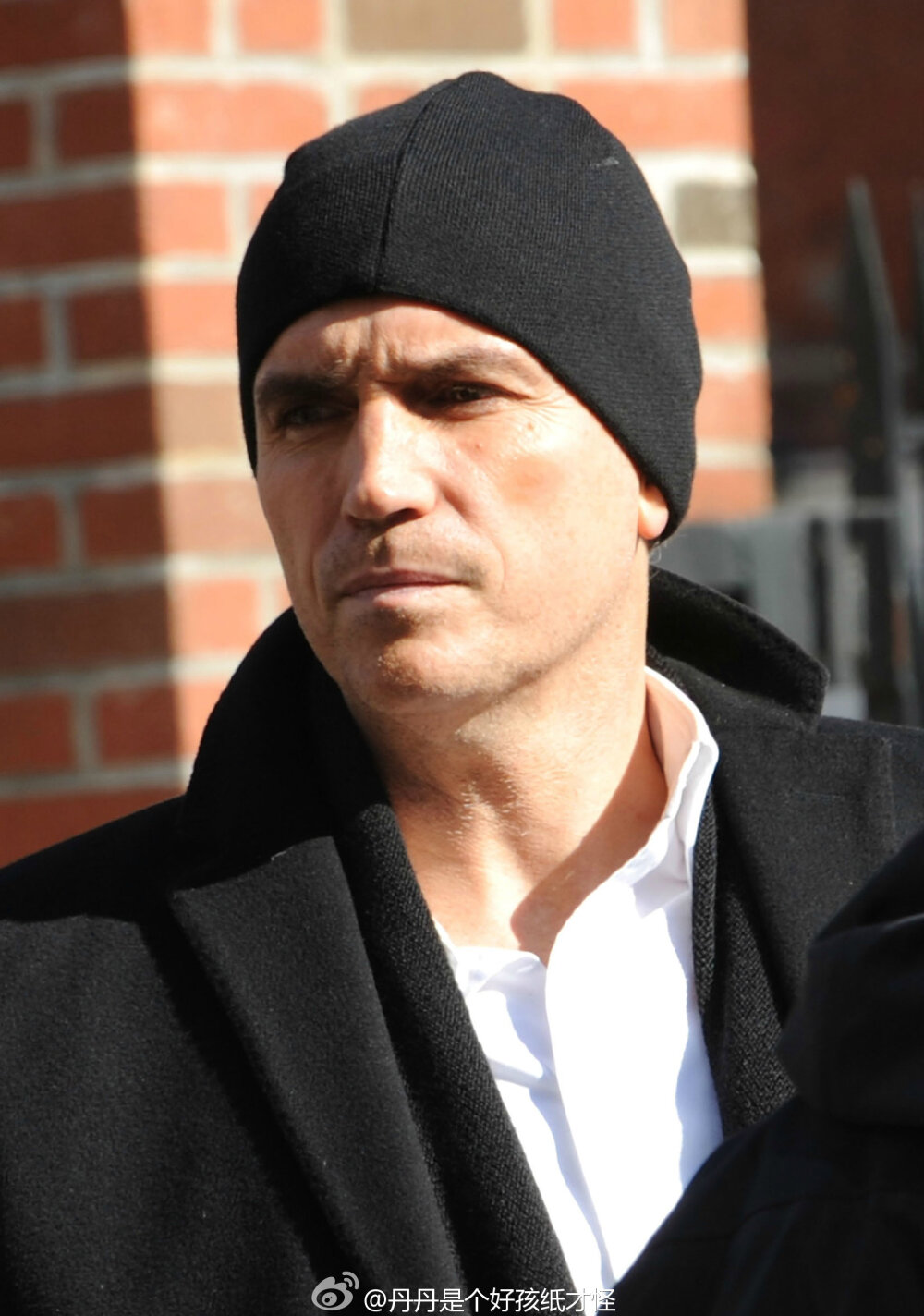 com #poi##jim caviezel# 片场照之安静美男子系列.