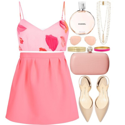 #chanel #katespade #alexandermcqueen #rayban #summer #summerstyle #summerfashion #pink #coral #peach #floral #croptop #heels #clutch #skulls #gold #goldjewelry #bracelets #bangles #pearl #statement #s…