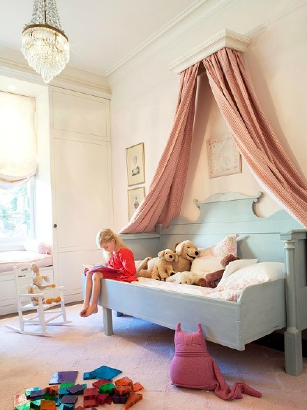 心理学家认为,浅色系是最适宜用于儿童房的颜色。它明亮而不刺眼,令儿童居室舒适却又不会过分刺激眼球