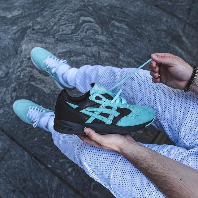 现货 Ronnie Fieg KITH x Diamond x Asics Saga 男款复古跑鞋