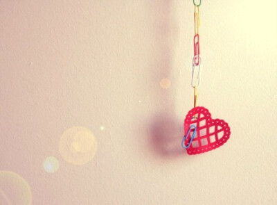 命运决定谁会进入我们的生活，内心决定我们与谁并肩。