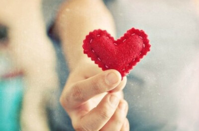 命运决定谁会进入我们的生活，内心决定我们与谁并肩。