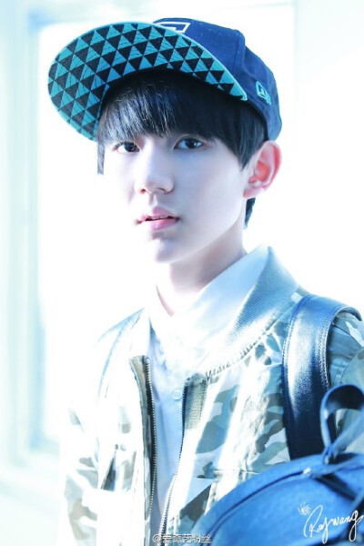 #TFBOYS王源# 穿越灰烬尘土，伸展钢筋铁骨，热血在咆哮，灵魂在嘶吼，王的纪元，源的时代，唯你独尊！@TFBOYS-王源