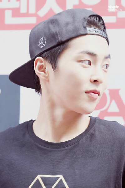 #xiumin##김민석##민석# love you like you always behind and besides you &amp;gt;.&amp;lt;