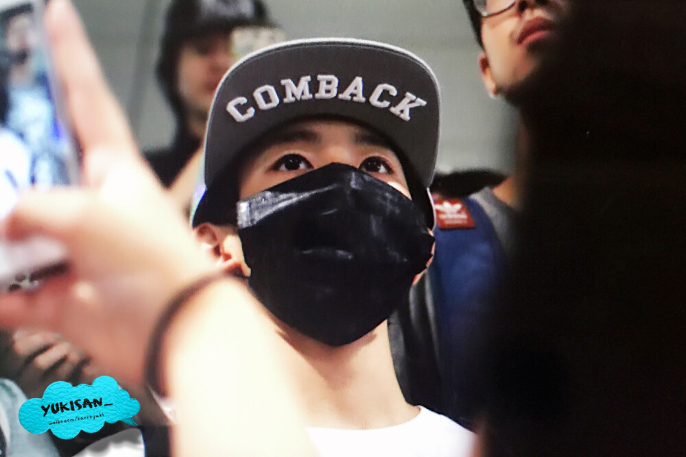 【王源 机场 预览】南京到达预览 #王源爵迹喊你回去吊钢丝# 哦哦哦今天come back的是个酷boy 可是眼睛睁得大大的还是好可爱哦[甜馨尴尬] cr：@Yukisan_