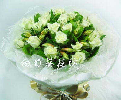 18枝白玫瑰圆形花束上海鲜花速递情人节圣诞节生日鲜花预订0356