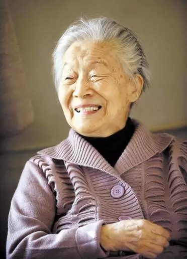 今天，钱钟书的夫人、著名作家杨绛先生迎来104岁生日（虚岁105岁）。经典语录“ 你的问题主要在于读书不多而想得太多。 ”#艺术人生#