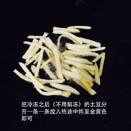 今天的素材栏目就是吃货专场，教你简单9个步自己在家做好吃的薯条，堪称吃货宅男宅女生存必备技能，有机会自己试试喽。