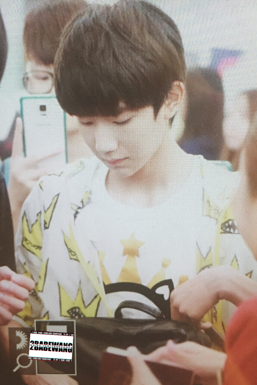 【王源 机场 预览】150720 HK出发 preview 你是一杯甜甜的香草冰激凌@TFBOYS-王源 cr：@2babeWang