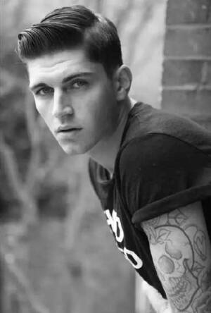 看看帅哥们都是什么发型