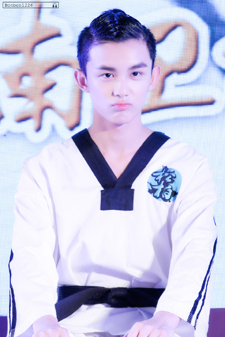 吴磊leo##吴磊旋风少女# 今晚十点依旧和亦枫师兄约约约哟@吴磊loo