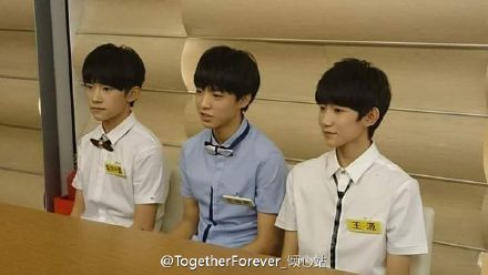 #TFBOYS臺灣行# 閑云潭影幾許日光悠悠，物轉(zhuǎn)星移又是一年臺灣游。白駒過隙，盛夏蟬啼?！靖兄x臺灣粉絲供圖】