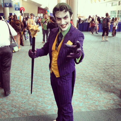 在圣地亚哥举办comiccon上出现的神级Joker cosplay 简直是粉丝们视觉的饕餮盛宴啊