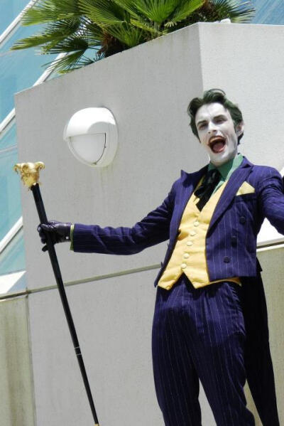 在圣地亚哥举办comiccon上出现的神级Joker cosplay 简直是粉丝们视觉的饕餮盛宴啊