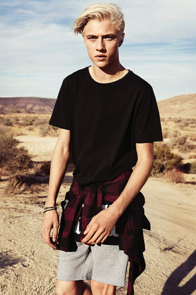 天使男 Lucky Blue Smith 帥氣演繹 H&amp;amp;M Loves Coachella 系列