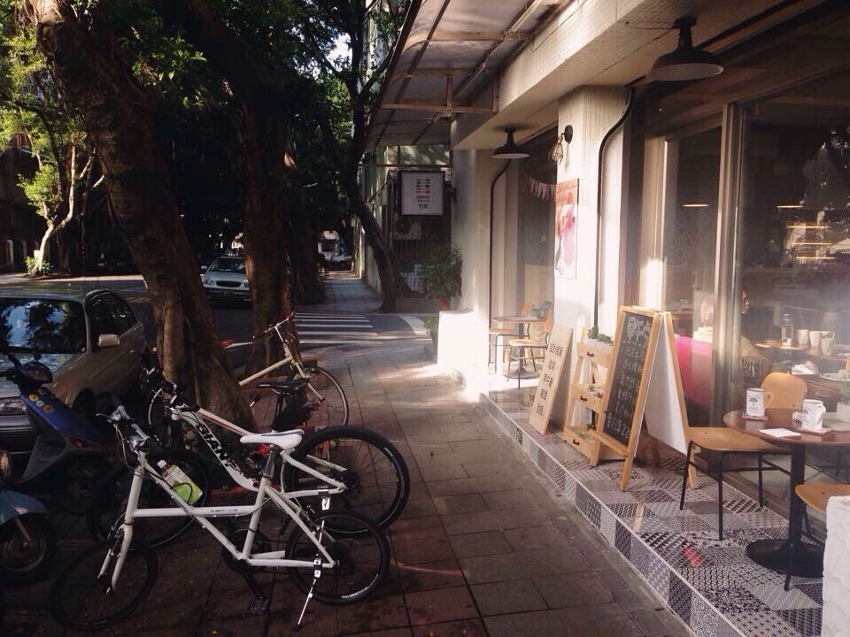來自日本的素食野菜甜點店「菠啾花園」，好可愛。台北有兩家分店：（內湖）陽光街300號。（台北101旁）松壽路12號 ATT 4 FUN 四樓。#B162#