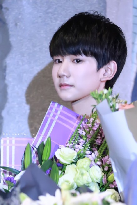 #王源# 在你面前，锦绣繁花皆失色 @TFBOYS-王源