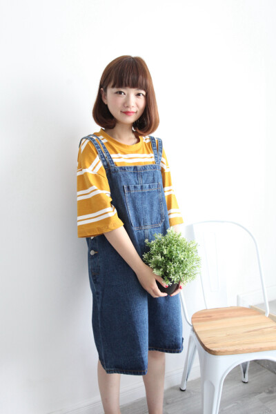 减龄背带裙必备啦，最爱蓝黄配色咯